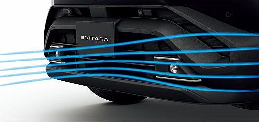 スズキ初となるBEV「eビターラ」の詳細と記者発表の様子（写真：スズキ）