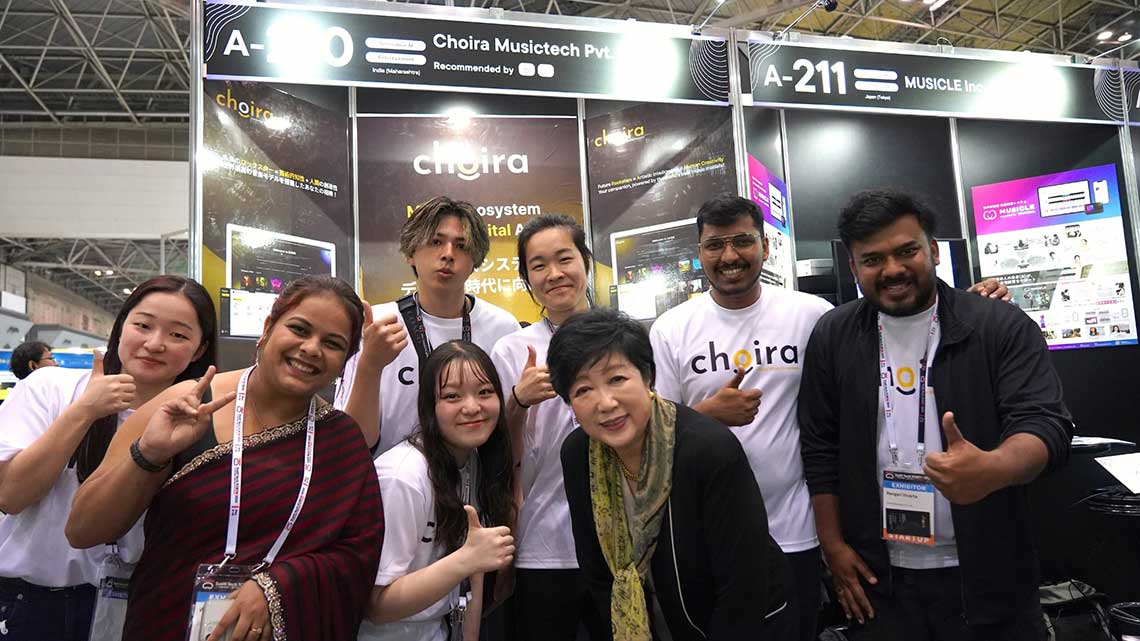 「SusHi Tech Tokyo Internship」での小池百合子都知事とEMCの学生たち