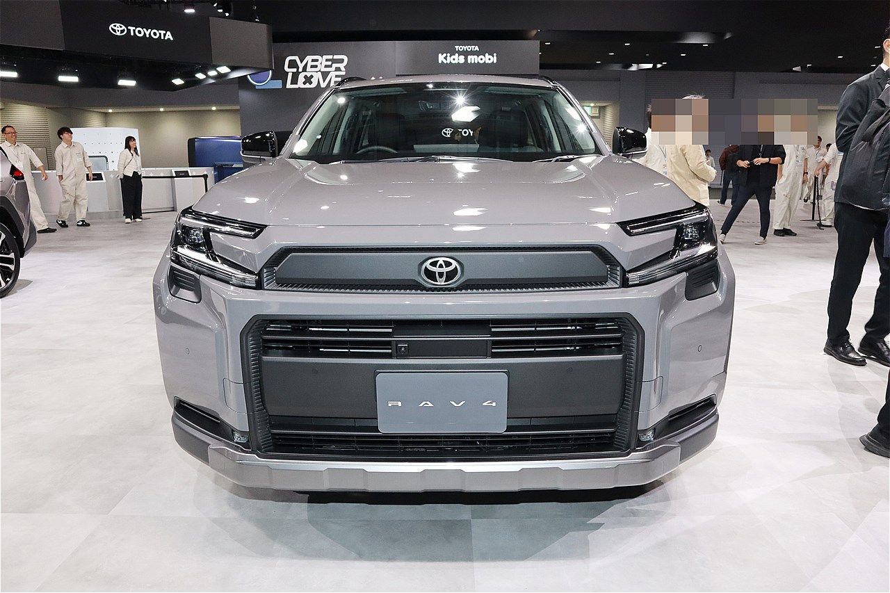 ジャパンモビリティショー2025に展示されたトヨタの新型「RAV4アドベンチャー」（筆者撮影）