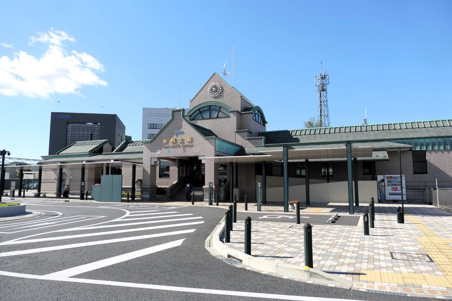 東武鉄道桐生線の新桐生駅。浅草直通の特急が停車する（編集部撮影）