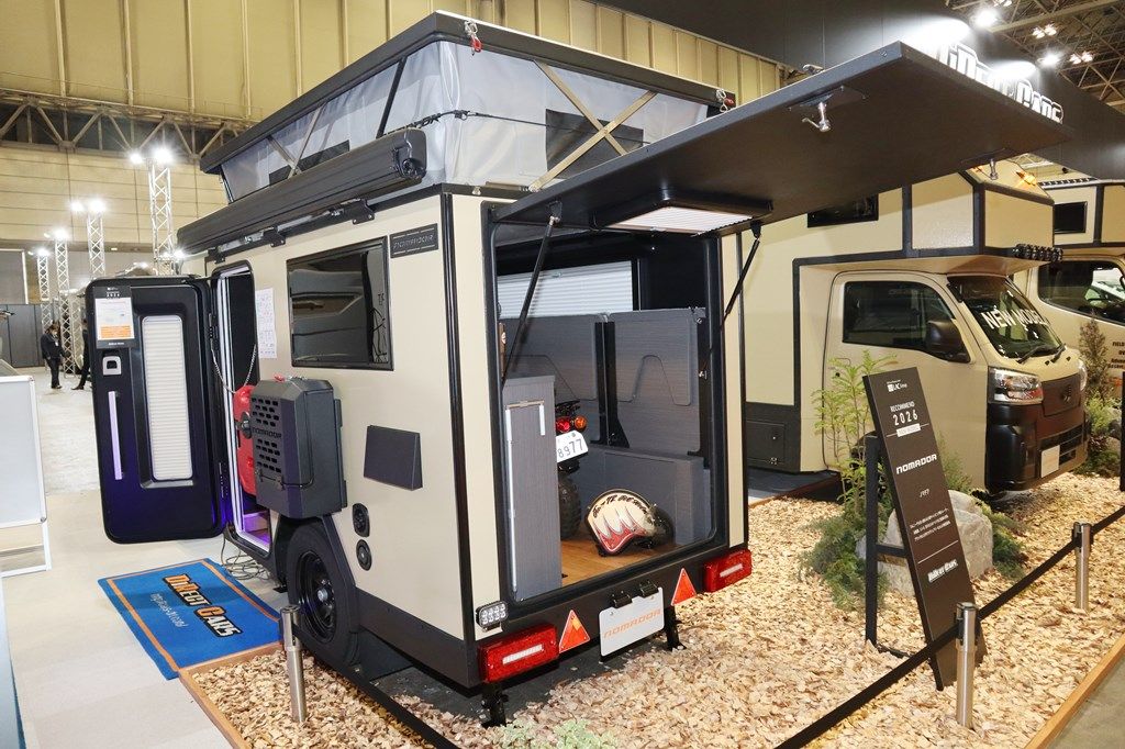 ダイレクトカーズの小型キャンピングトレーラー「ノマドア」（写真：筆者撮影）
