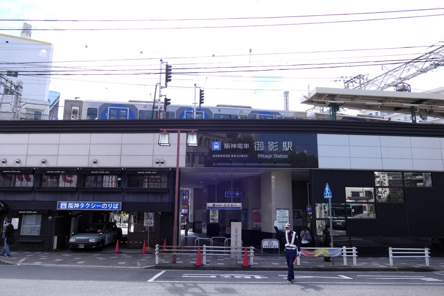 六甲ケーブルへのバスが出る観光の拠点でもある（編集部撮影）