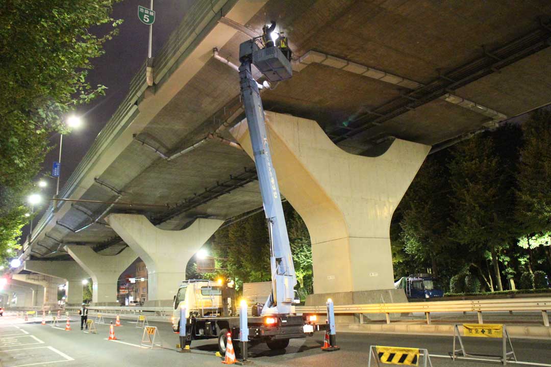 昼夜問わず実施されている点検作業