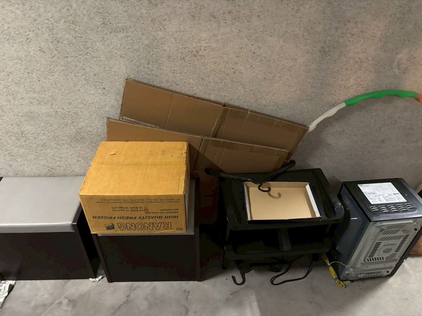 ゴミ屋敷　外国人マンション