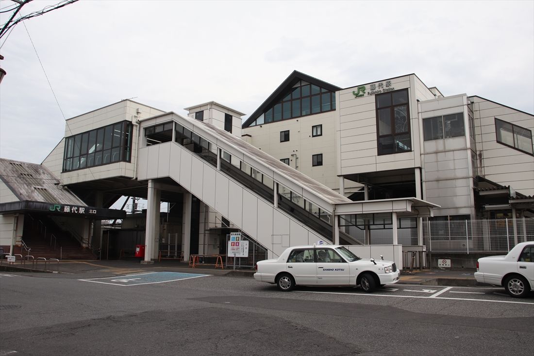 取手駅の一つ先にある藤代駅。交流電化区間にある（筆者撮影）
