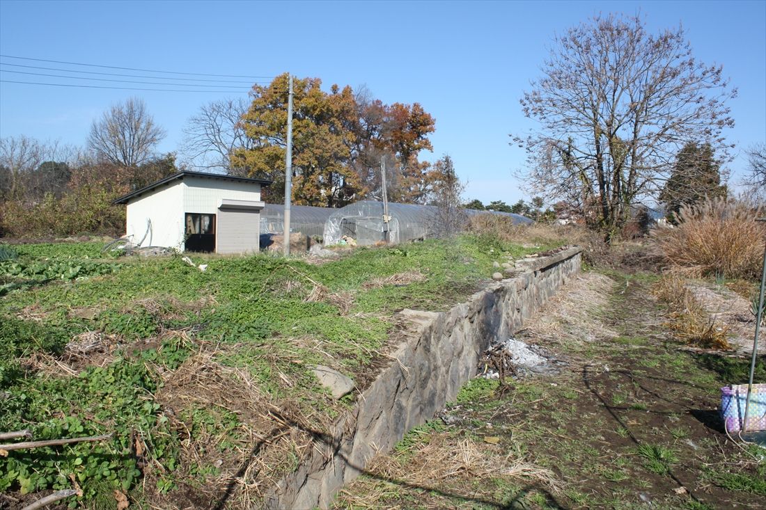 中川駅もホームの石垣がしっかり残っていた。雑草が少なく分かりやすい（筆者撮影）