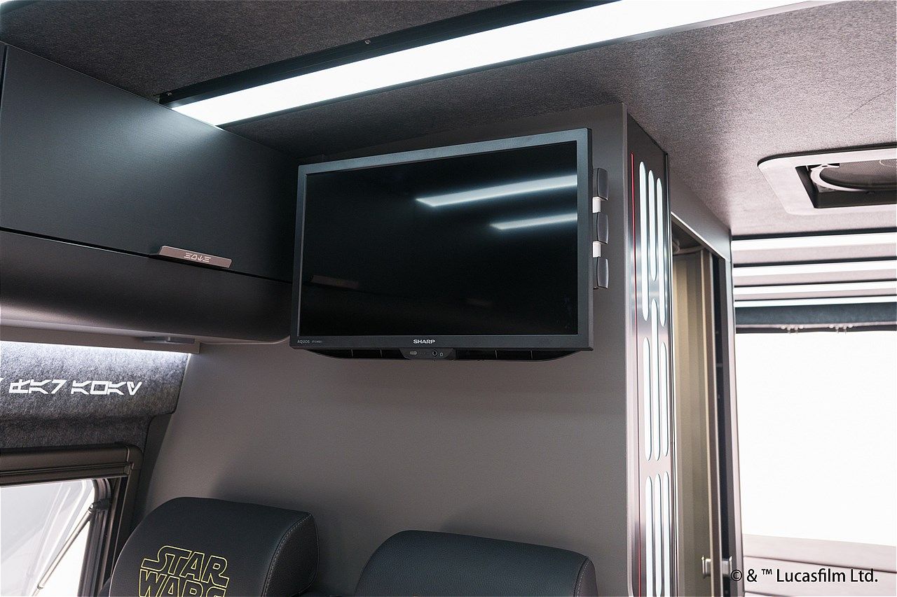 スター・ウォーズの世界観が広がるトイファクトリーのキャンピングカー「ダビンチ6.0＜スター・ウォーズ＞エディション」（写真：トイファクトリー）