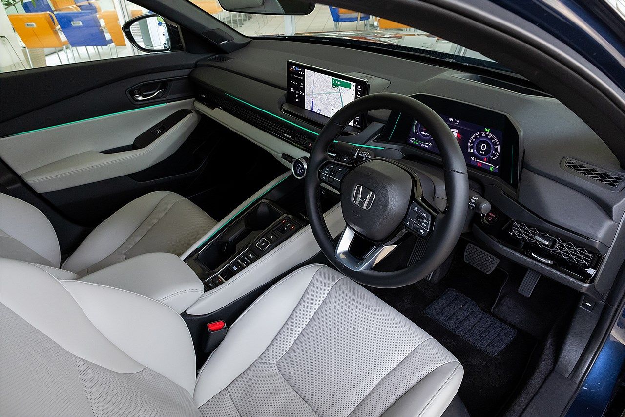 ホンダ量販モデル初のハンズオフ機能を搭載した「アコード e:HEV Honda SENSING 360＋」（写真：三木 宏章）