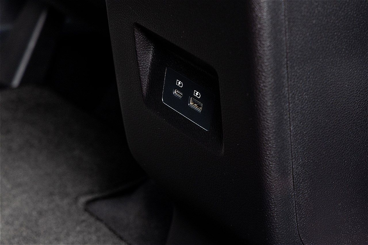 三菱の新型SUV「エクスフォースHEV」（筆者撮影）