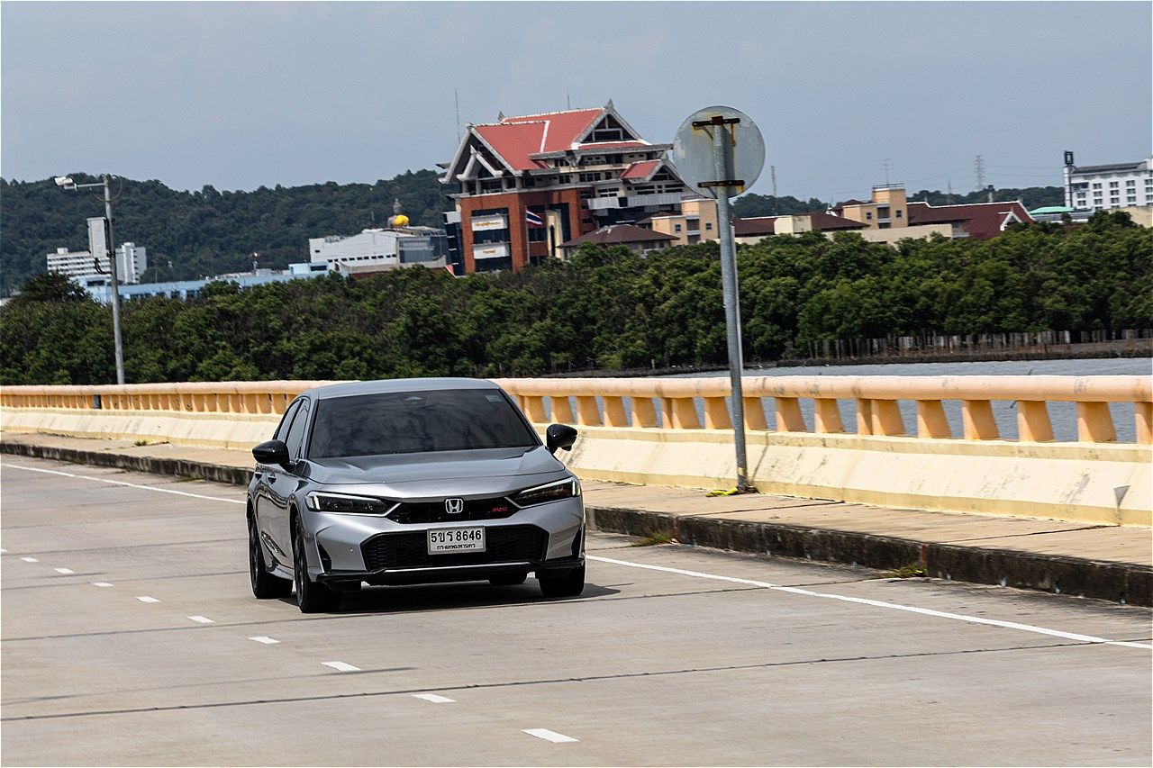 タイで試乗したホンダ「シビック e:HEV RS」（写真：筆者撮影）
