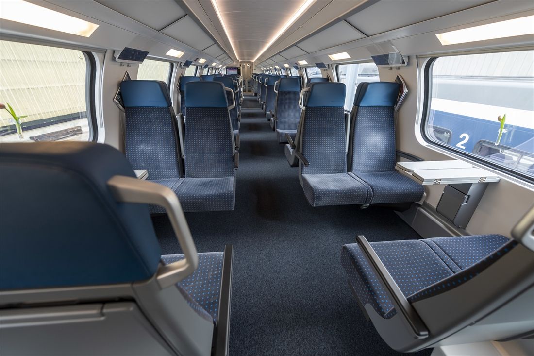 スイスの2階建て近郊電車の2階席（写真：©SBB CFF FFS）