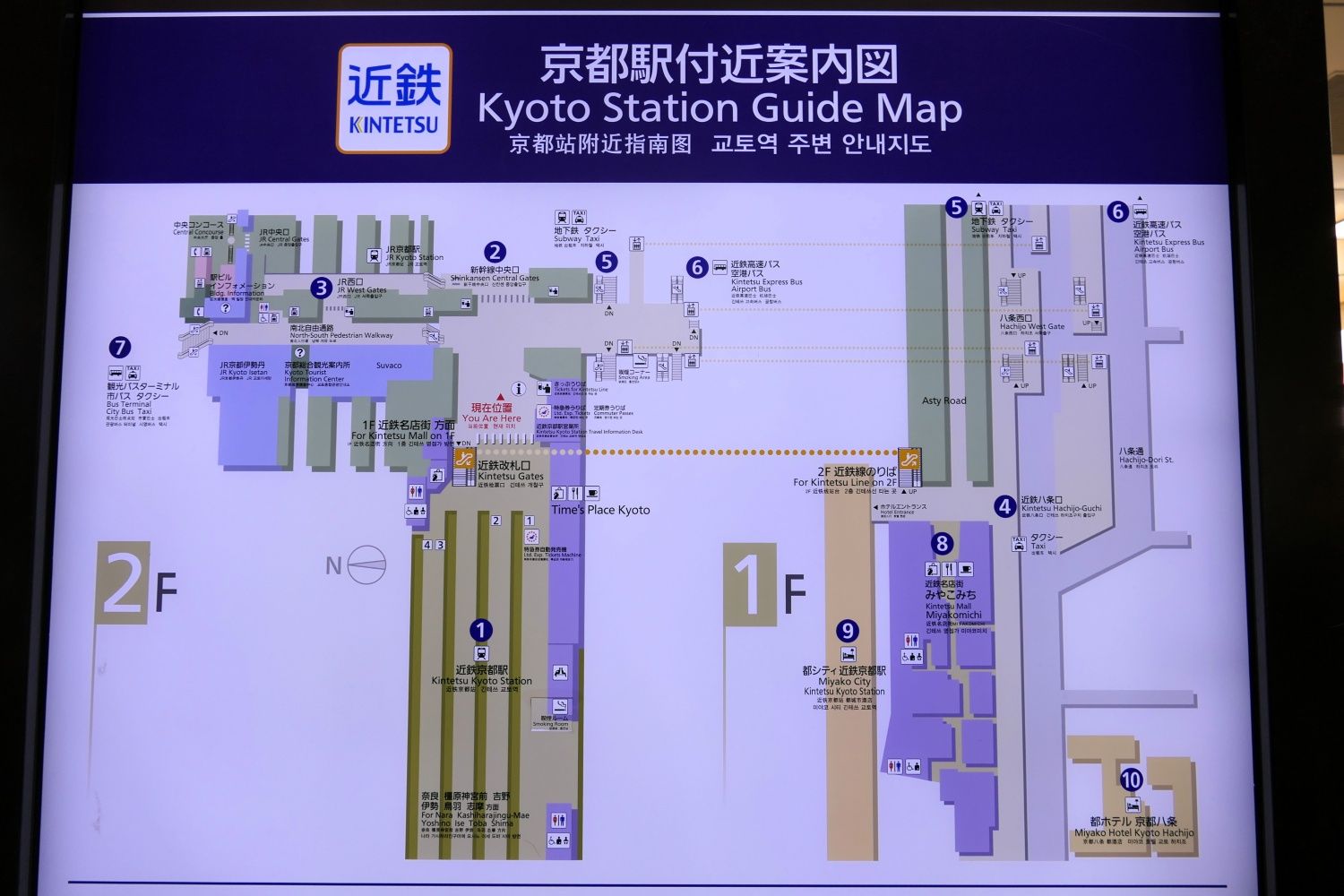 近鉄京都駅はターミナルらしい櫛形ホーム（記者撮影）