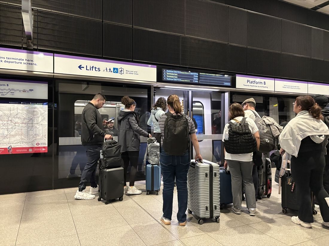 エリザベス線のパディントン駅。東京メトロの参画する会社が運営を引き継いだ日だがとくに見た目の変化はなかった＝2025年5月25日（筆者撮影）