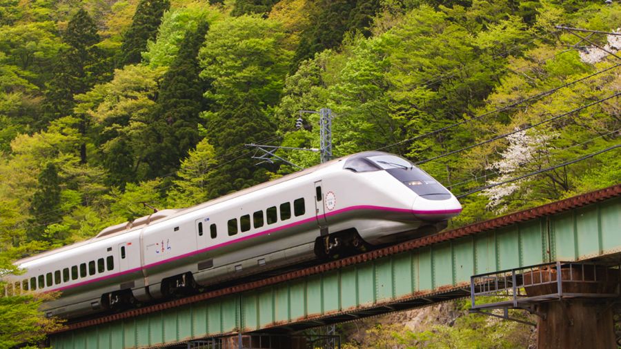 秋田新幹線､初代｢こまち｣E3系が遺したもの 定期列車運行は終わったが臨時列車の可能性も | 新幹線 | 東洋経済オンライン
