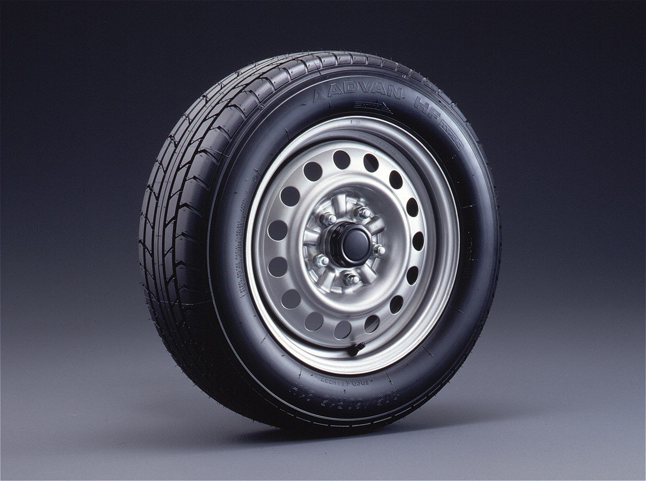 三菱「ランサーエボリューションⅣ」（写真：三菱自動車）