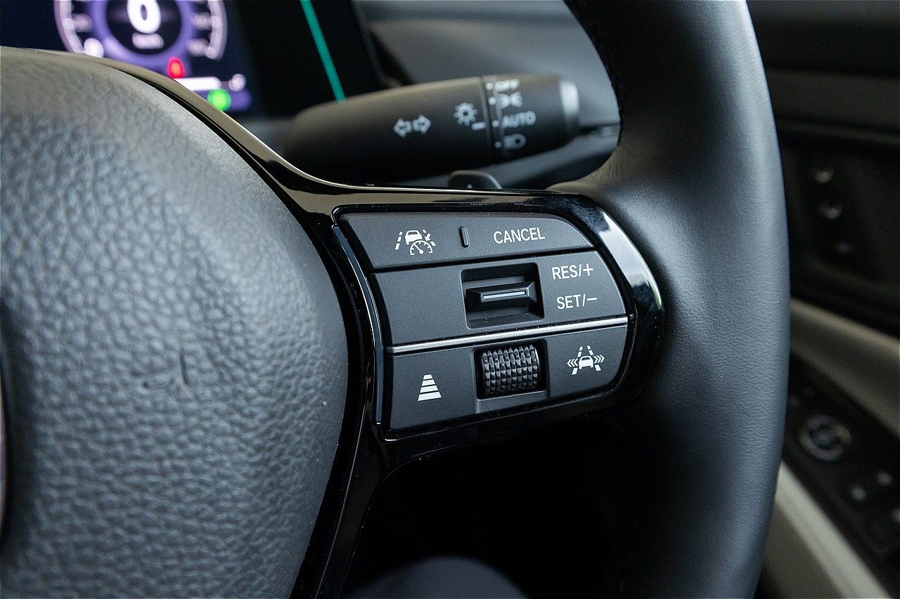 ホンダ量販モデル初のハンズオフ機能を搭載した「アコード e:HEV Honda SENSING 360＋」（写真：三木 宏章）