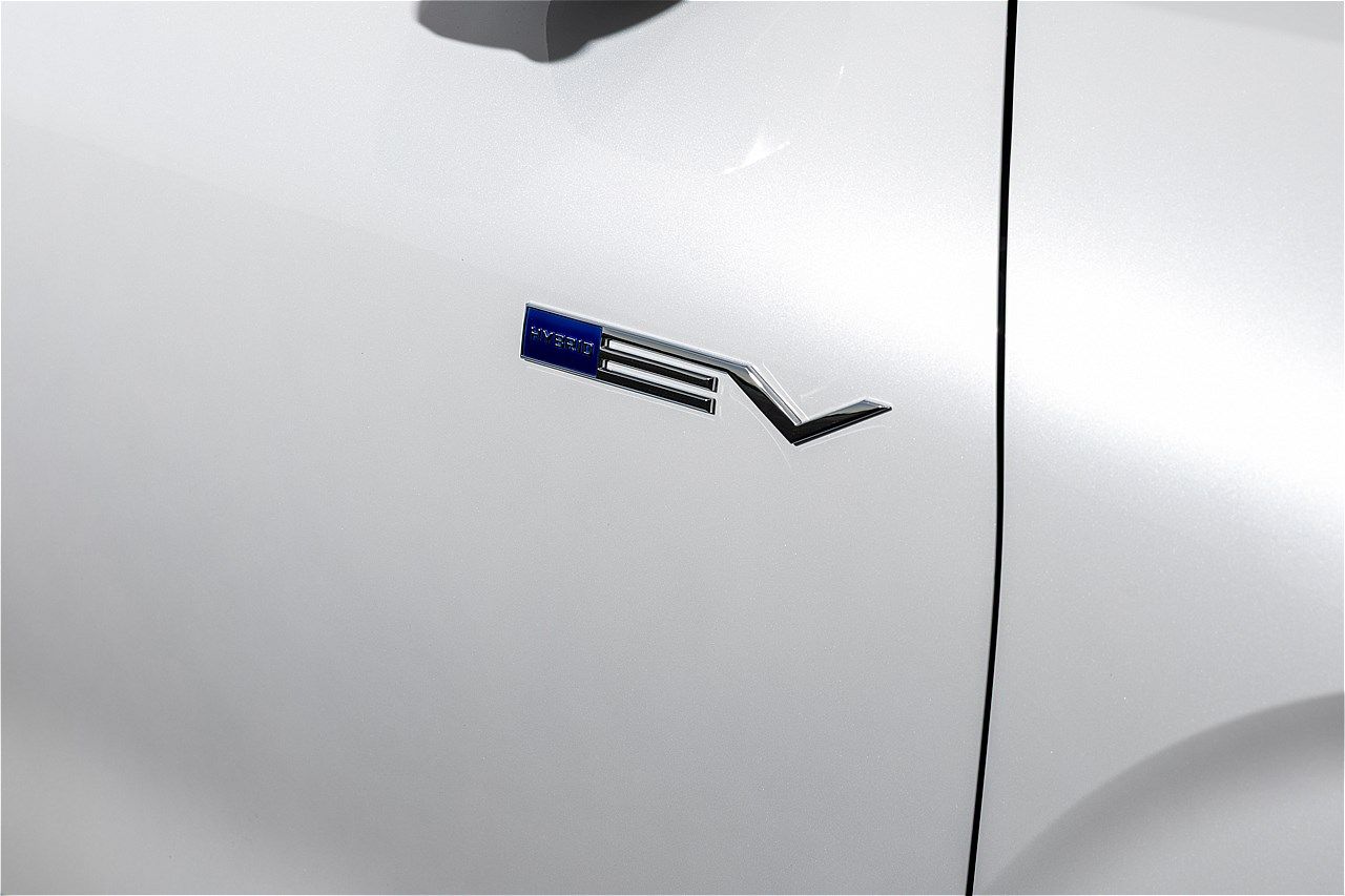 三菱の新型SUV「エクスフォースHEV」（筆者撮影）