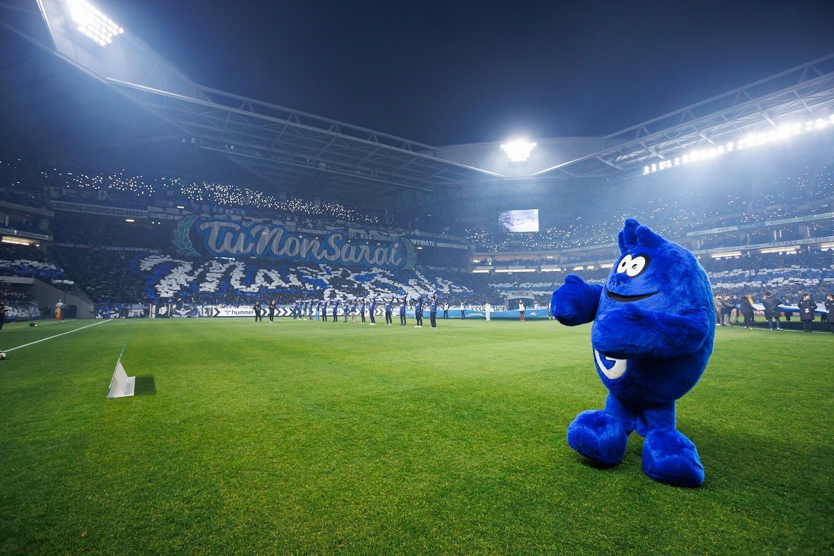 試合前には公式マスコット「モフレム」などがパフォーマンスで盛り上げる ©GAMBAOSAKA