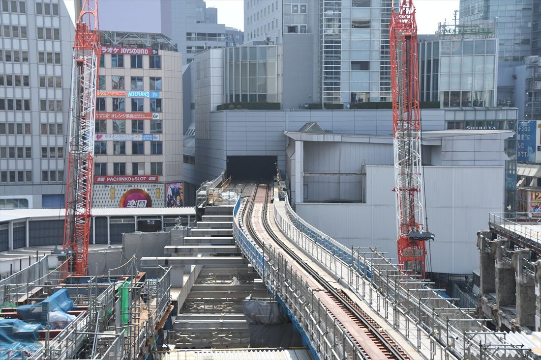 西口側から見た銀座線の渋谷駅（記者撮影）