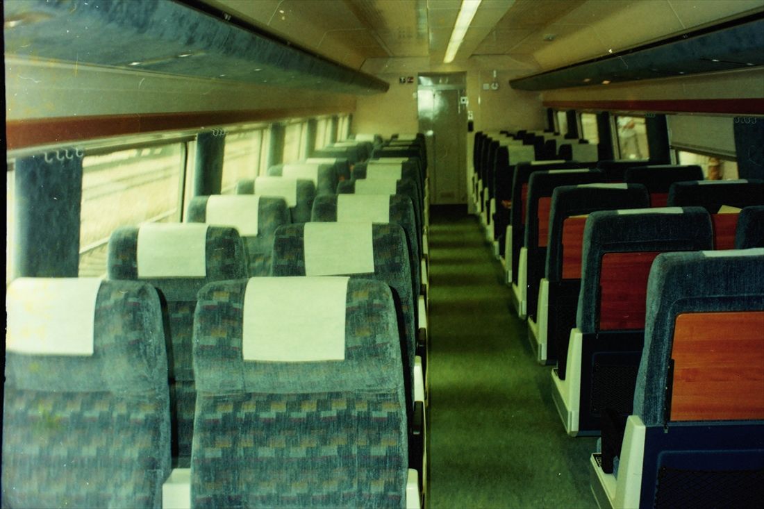 「新時速」の車内（筆者撮影）