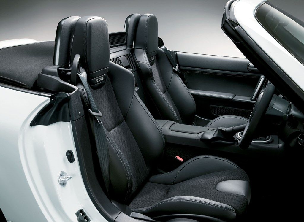 マツダの3代目「ロードスター（NC3）」（写真：マツダ）