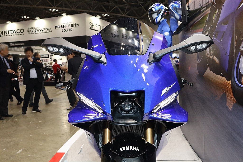 第52回 東京モーターサイクルショーに参考出品されたヤマハ「YZF-R9」（筆者撮影）