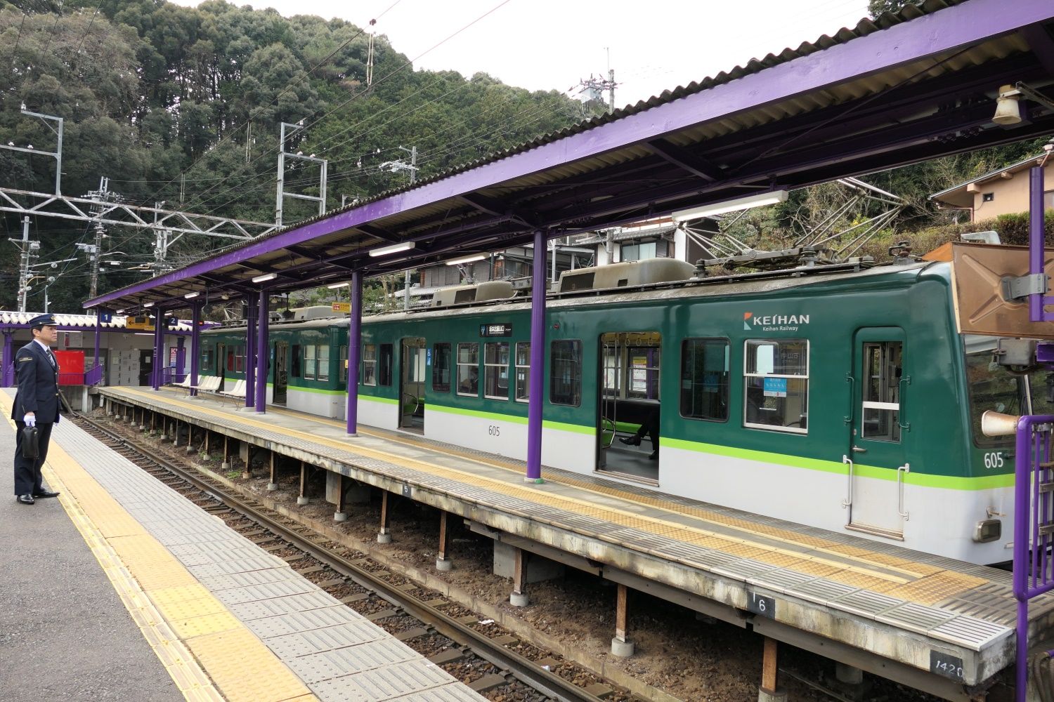 石山寺駅の構内