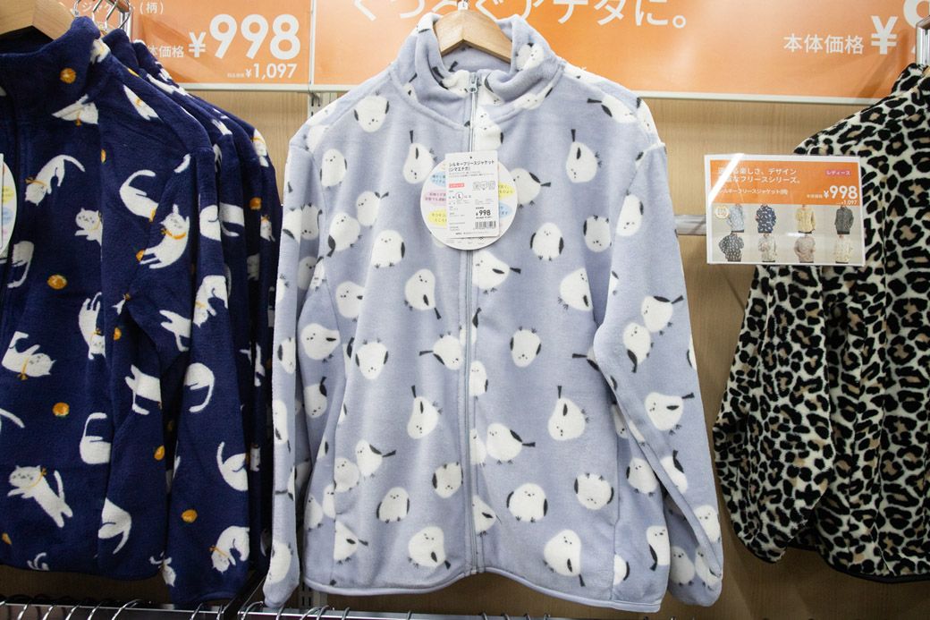 シマエナガの丸っこくほわほわな感じがうまく表現されたイラストに心つかまれる（筆者撮影）