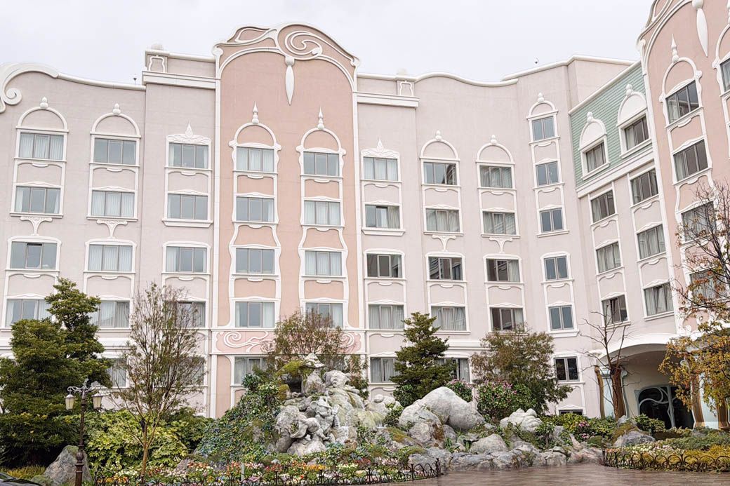 ファンタジースプリングスホテル。50万円以上の部屋もある、ディズニーリゾート最上位ホテル（写真：筆者撮影）