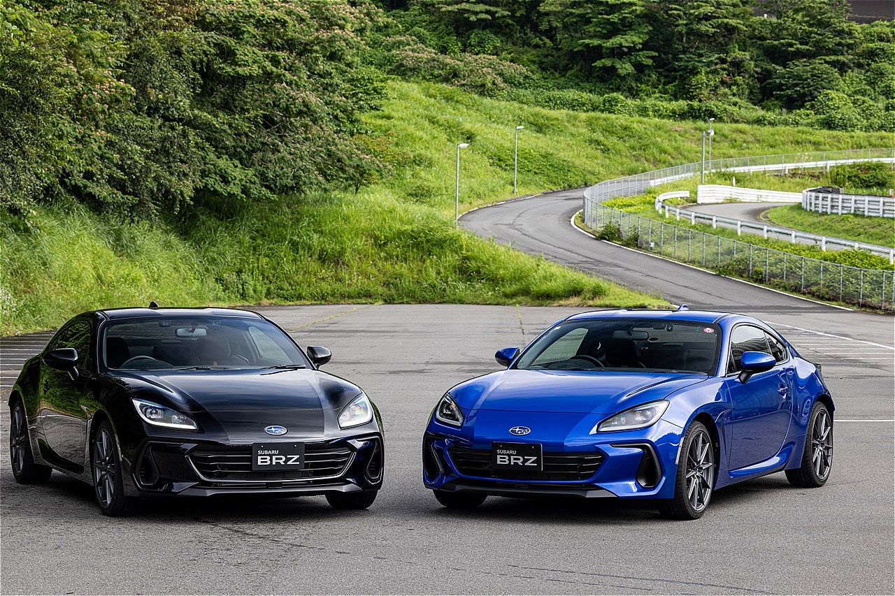 一部改良モデルのトヨタ「GR86」およびSUBARU「BRZ」のサーキット試乗会の様子（写真：三木宏章）