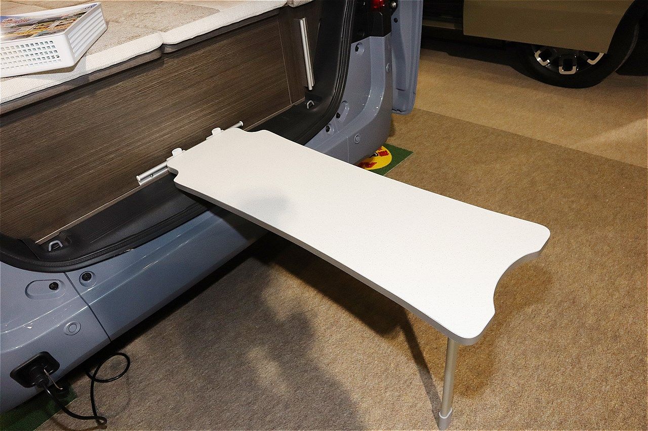 東京オートサロン2026に出展されていた、N-VANをベースにした新型の軽キャンパー「ピッコロスマイル」（写真：筆者撮影）