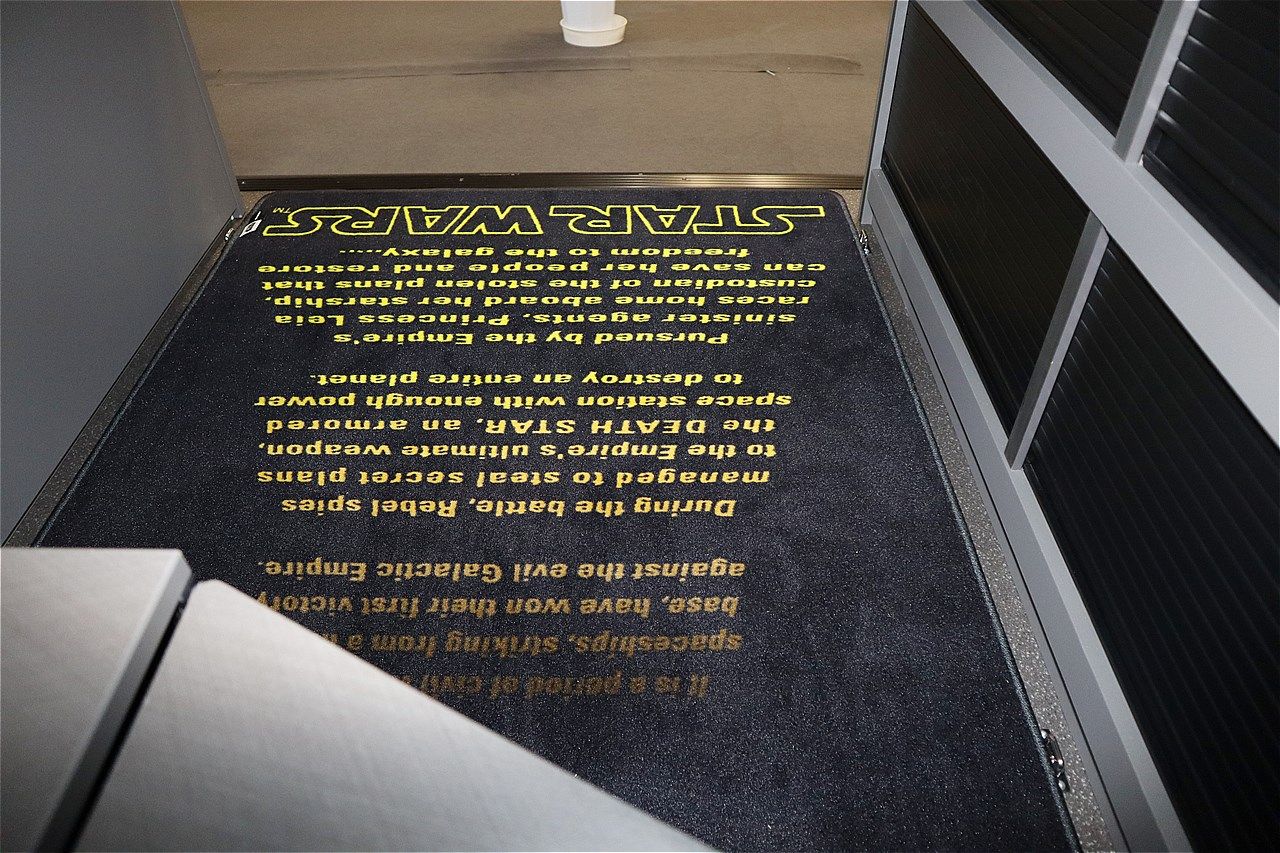 スター・ウォーズの世界観が広がるトイファクトリーのキャンピングカー「ダビンチ6.0＜スター・ウォーズ＞エディション」（筆者撮影）