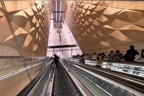 2019年開通と比較的新しいシドニーのメトロは駅もモダンなデザイン（筆者撮影）