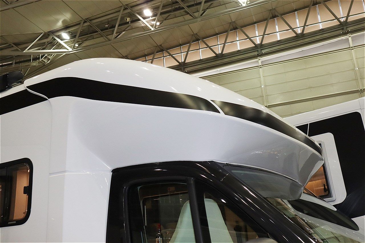 ライカの超高級キャンピングカー「クレオスL5009」（筆者撮影）