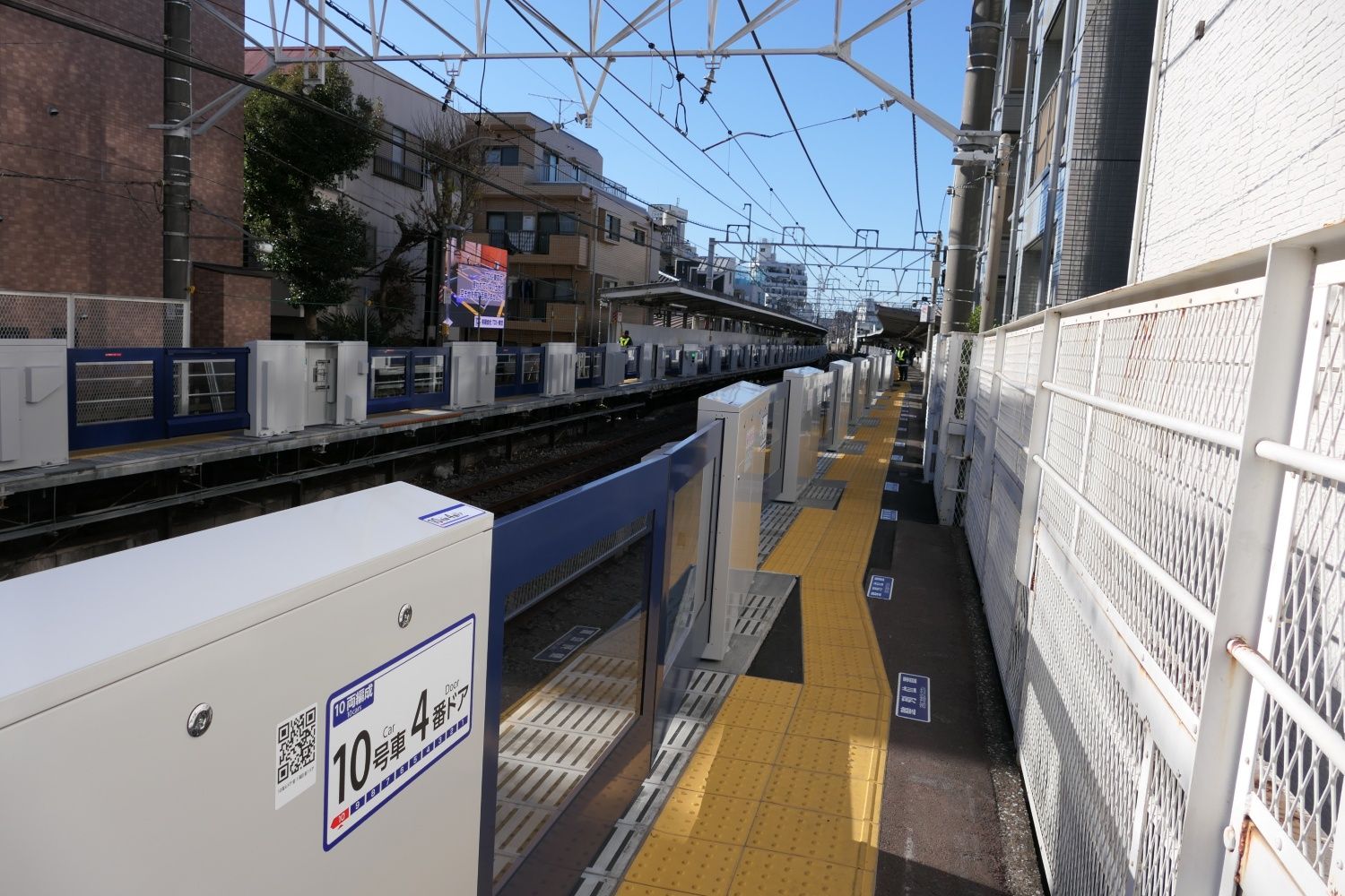 ホームの池袋方はスペースが限られる（記者撮影）