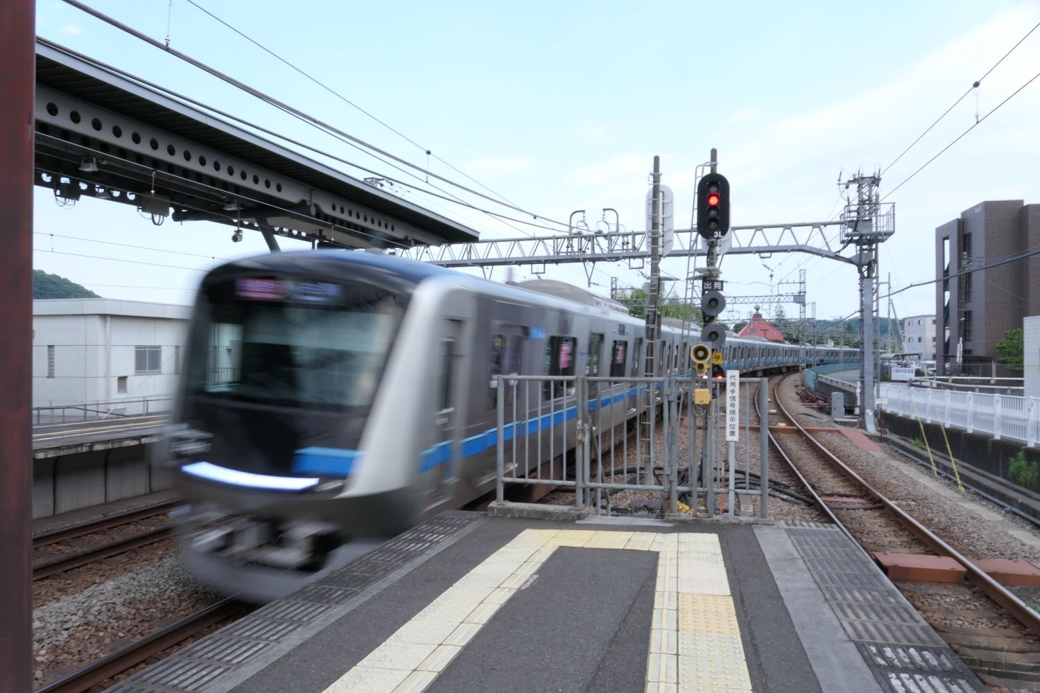 小田急　秦野駅　ホーム