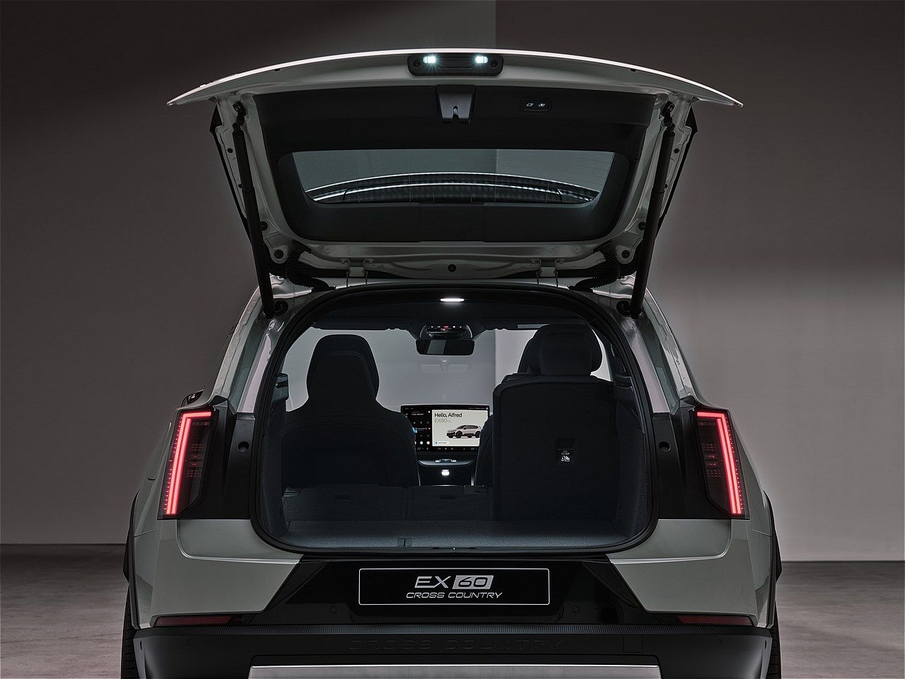 EX60と同時に発表されたボルボ「EX60クロスカントリー」（写真：ボルボ・カー・ジャパン）