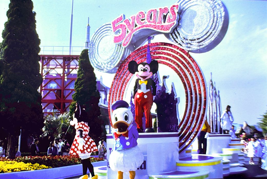 ディズニー５周年記念式典のようす（写真：1988年4月15日、吉野純治撮影）