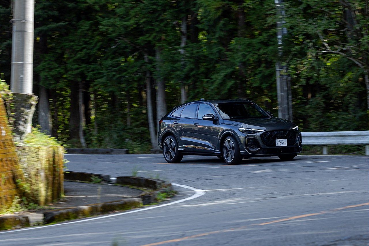 アウディの新型「SQ5スポーツバック」（写真：三木 宏章）