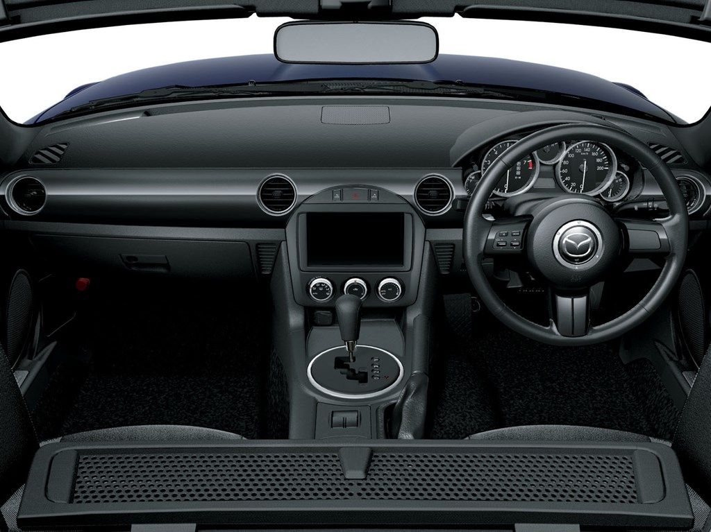 マツダの3代目「ロードスター（NC3）」（写真：マツダ）