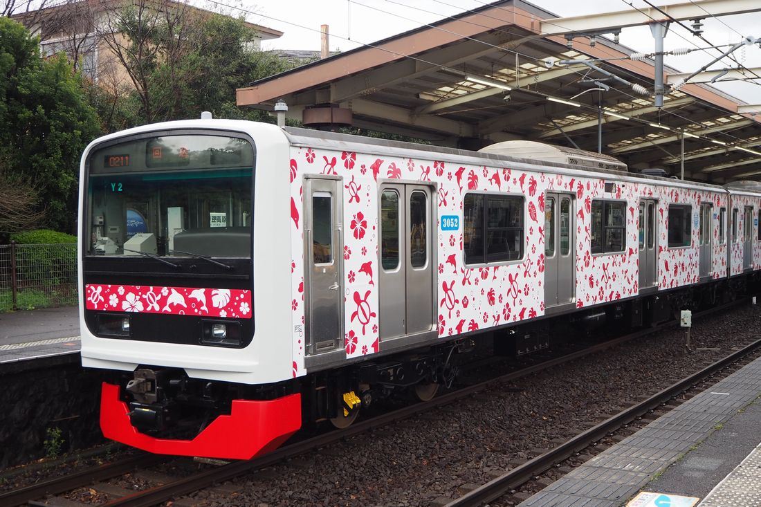 伊豆急行（静岡県）の「アロハ電車」。同社を擁する伊豆急ホールディングスも台北メトロと協定を結んだ（編集部撮影）