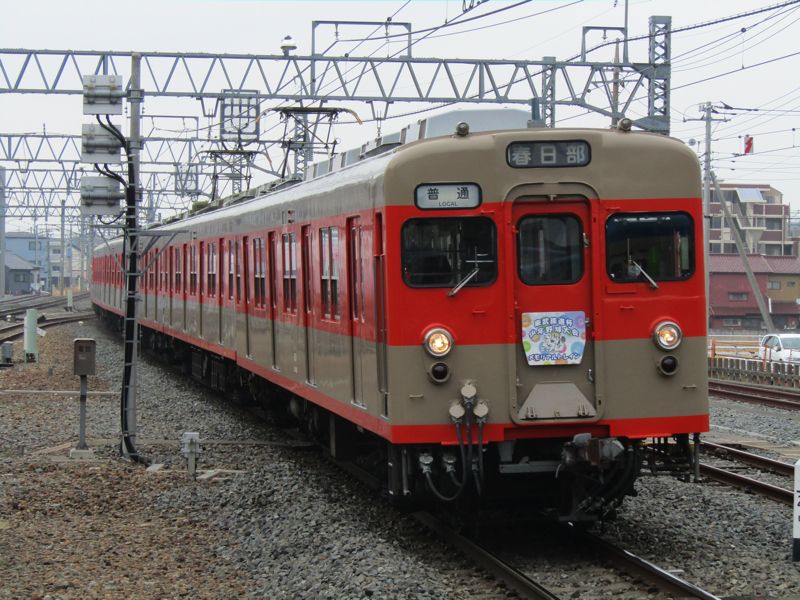 8111編成 ツートン塗装 岩槻 2025年春（筆者撮影）