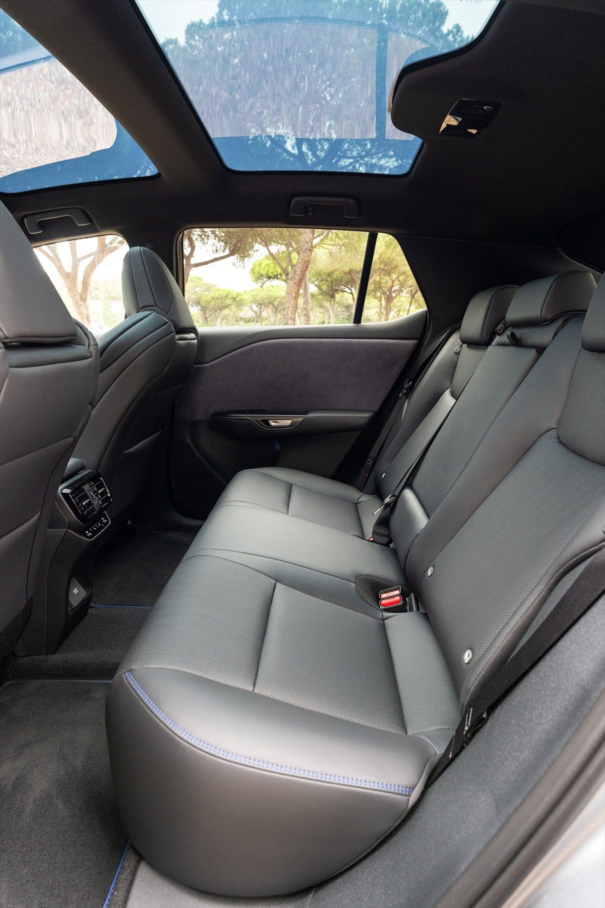 レクサスRZ（写真：Lexus International）