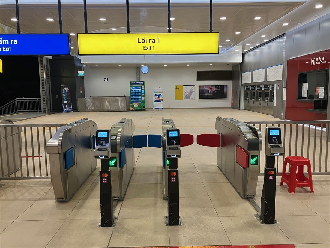 スオイティエン駅の自動改札機（筆者撮影）