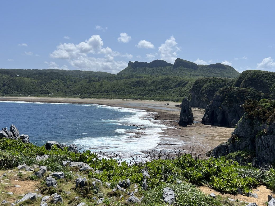 沖縄本島最北部にある辺戸岬からの景観（編集部撮影）