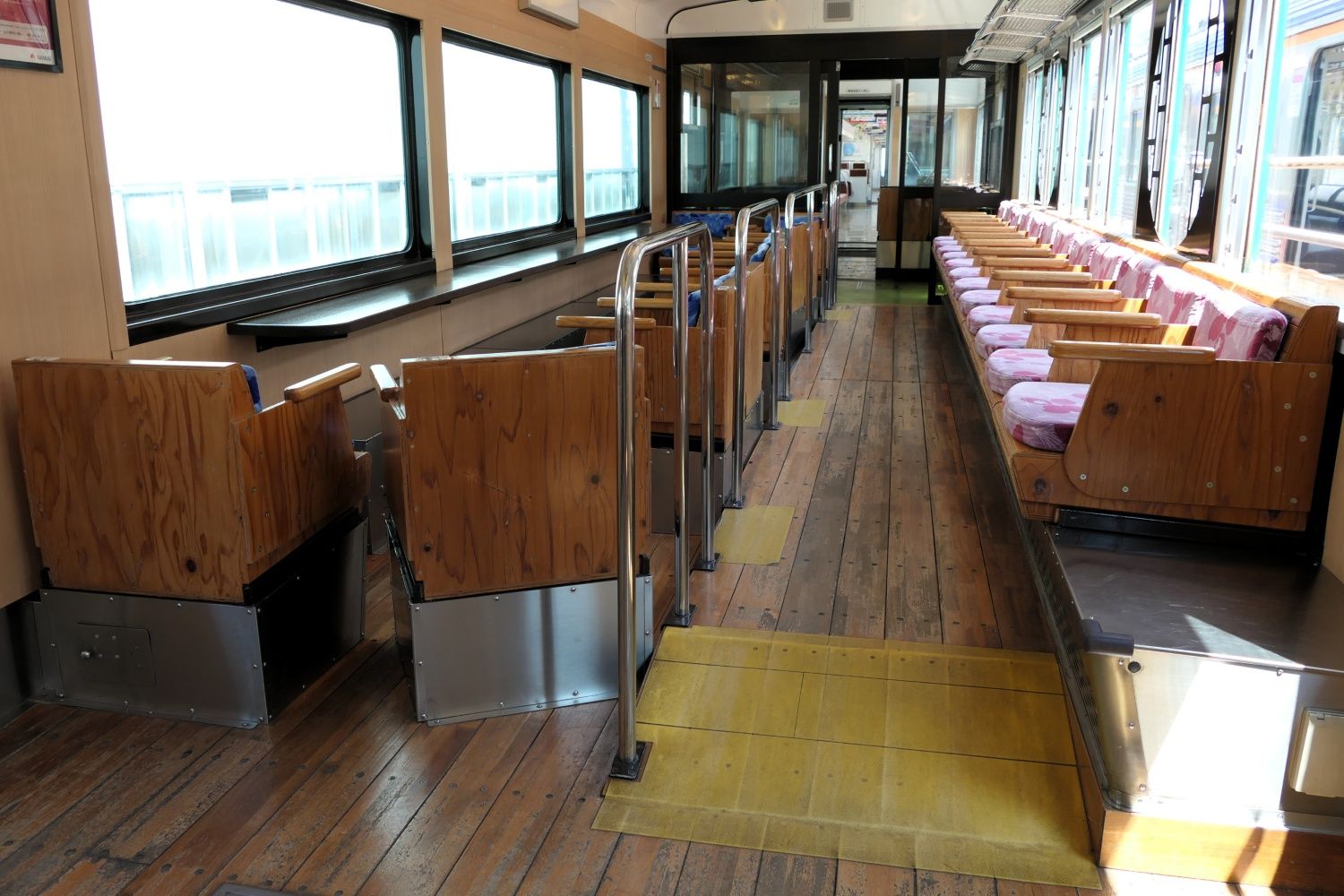 南海電鉄　観光列車「天空」 車内