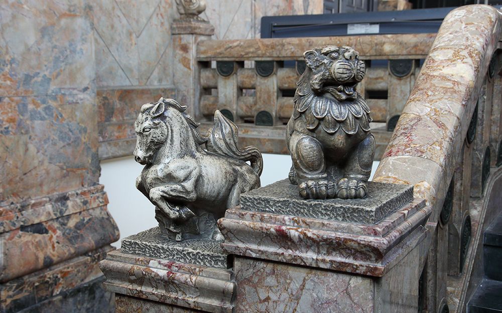 築地本願寺の馬と獅子