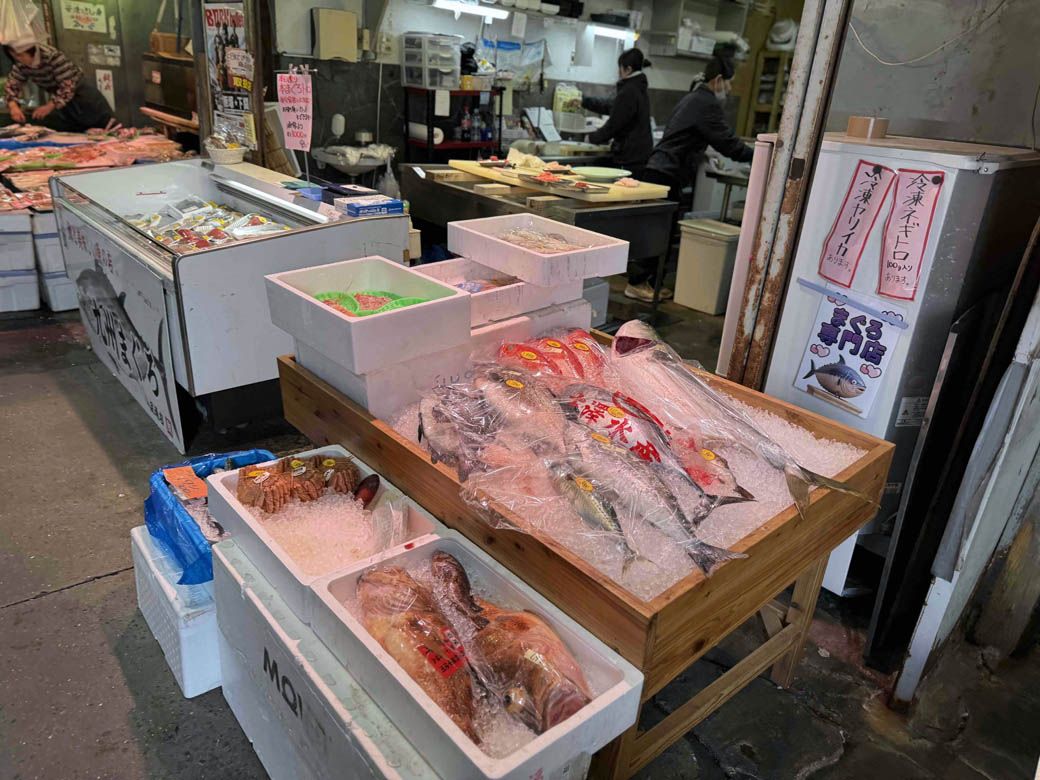 近海であがった鮮魚も（写真：筆者撮影）