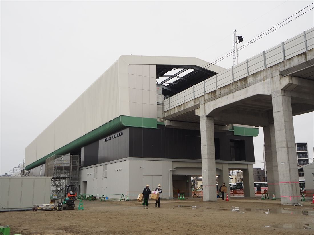 桜並木駅は2022年8月に高架化された区間に新設した（記者撮影）