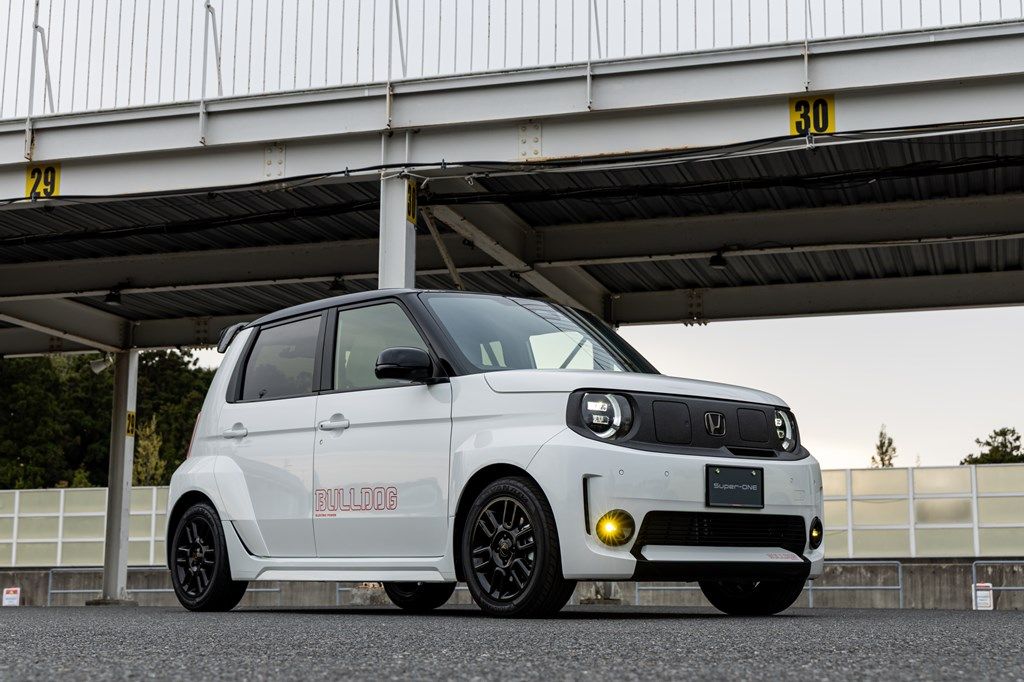 ホンダアクセスの純正アクセサリーを装着したホンダ「Super-ONE」（写真：三木 宏章）